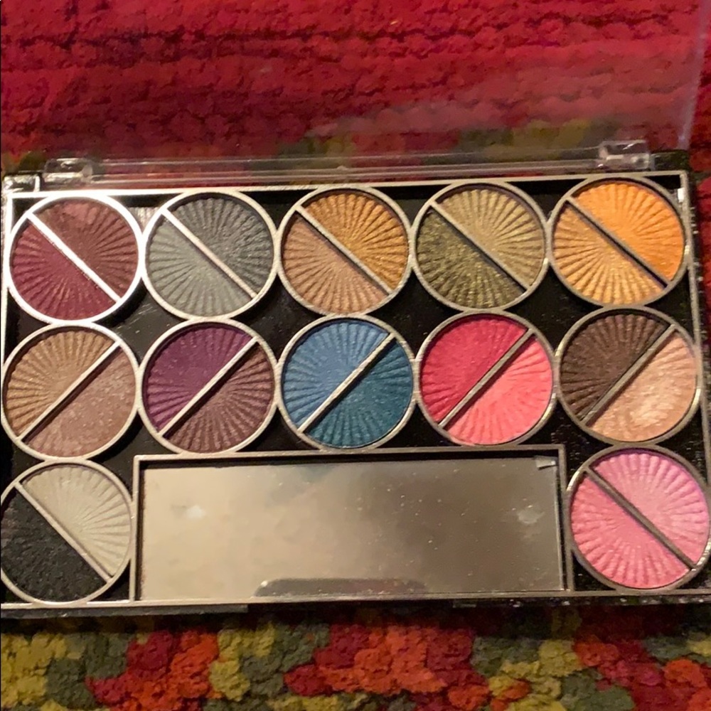 Emori 24 color eye shadow palette